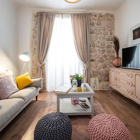 Flora-Heartbeat Old City Three Bedrooms Apartment 두브로브니크 외부 사진