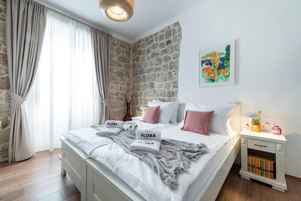 Flora-Heartbeat Old City Three Bedrooms Apartment 두브로브니크 외부 사진