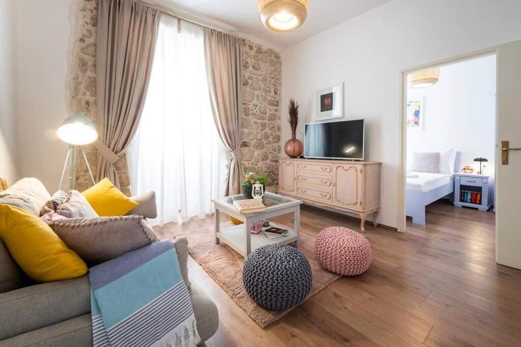 Flora-Heartbeat Old City Three Bedrooms Apartment 두브로브니크 외부 사진