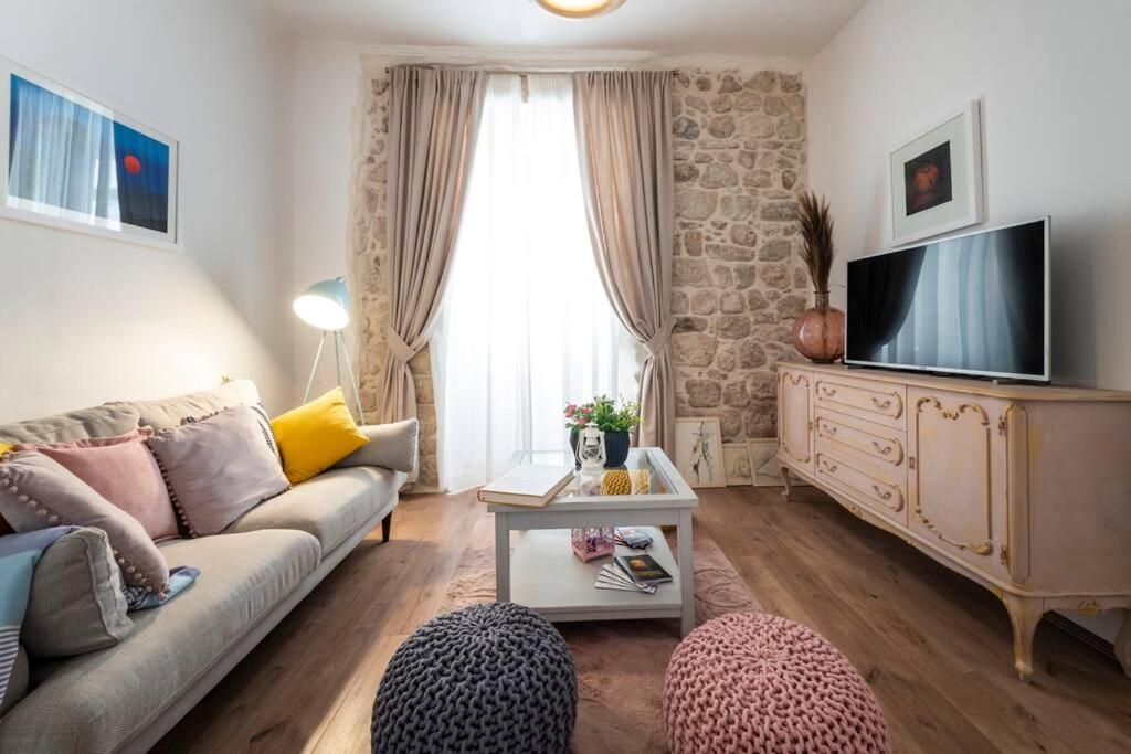 Flora-Heartbeat Old City Three Bedrooms Apartment 두브로브니크 외부 사진