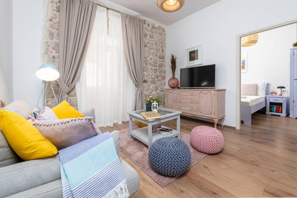 Flora-Heartbeat Old City Three Bedrooms Apartment 두브로브니크 외부 사진