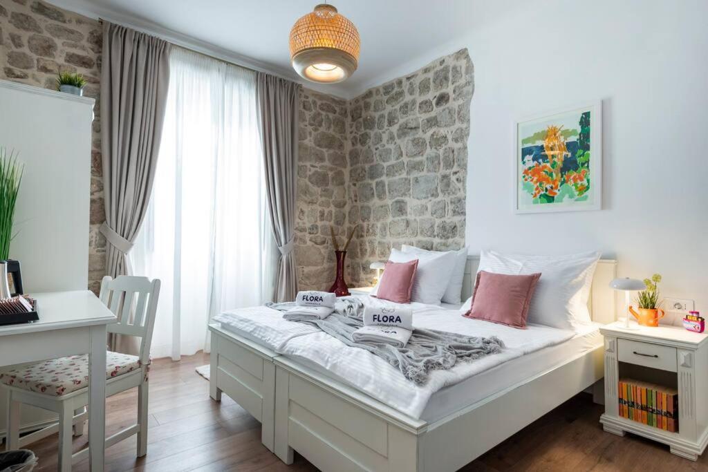 Flora-Heartbeat Old City Three Bedrooms Apartment 두브로브니크 외부 사진