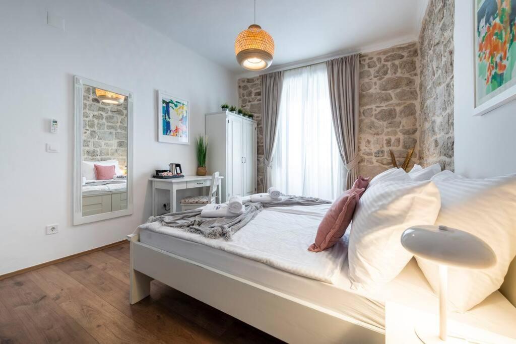 Flora-Heartbeat Old City Three Bedrooms Apartment 두브로브니크 외부 사진