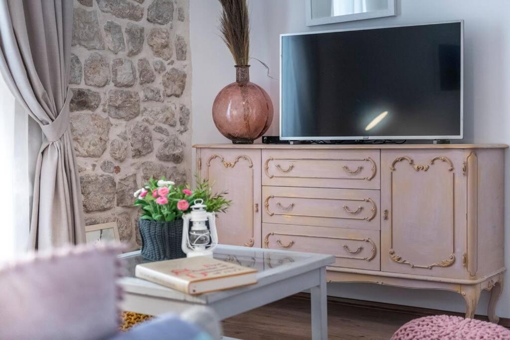 Flora-Heartbeat Old City Three Bedrooms Apartment 두브로브니크 외부 사진