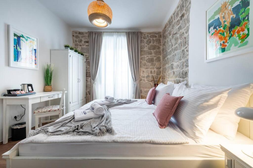 Flora-Heartbeat Old City Three Bedrooms Apartment 두브로브니크 외부 사진